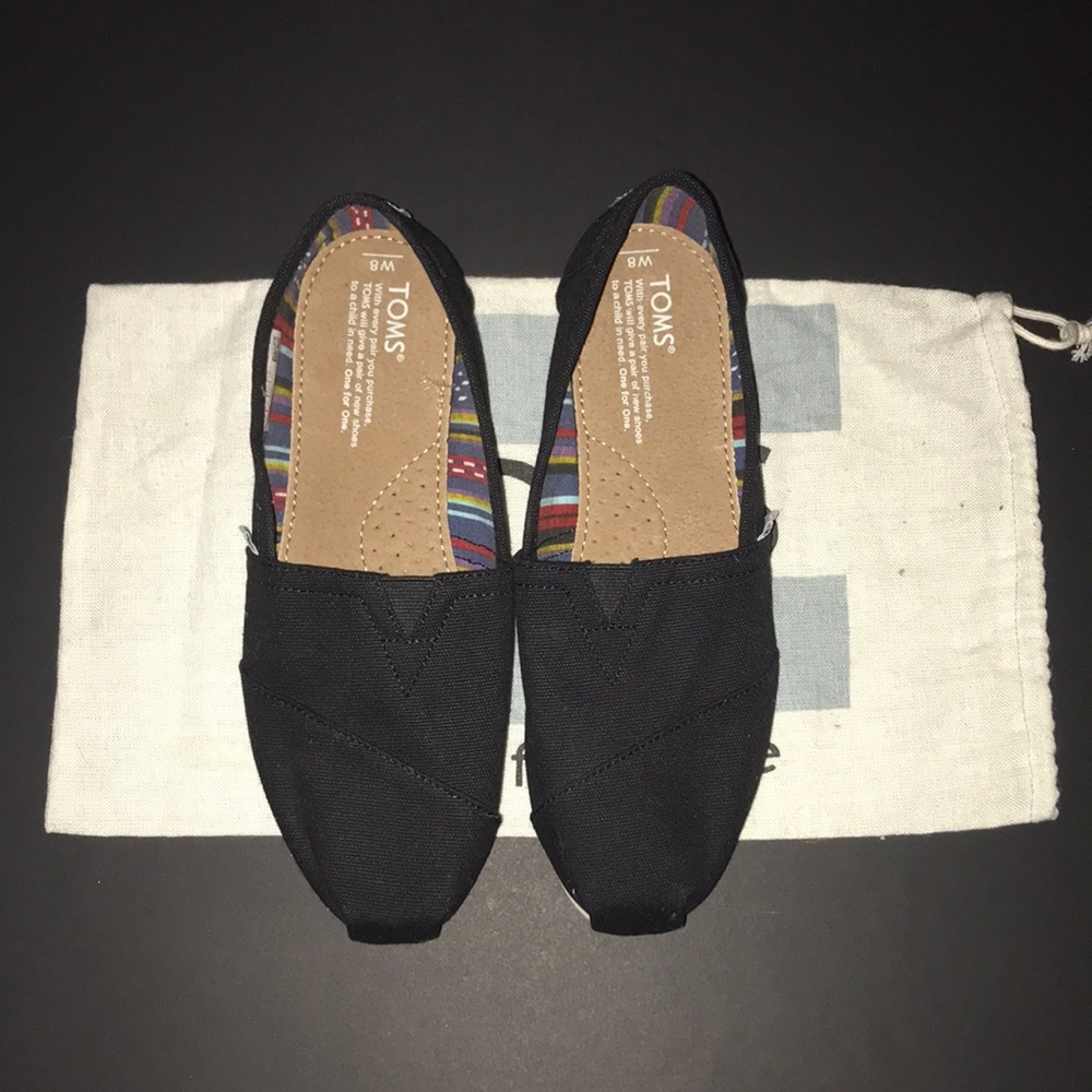 Classic womens black TOMS
